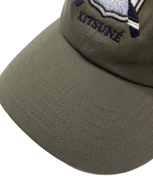 maison kitsune（メゾンキツネ）MAISON KITSUNE (メゾンキツネ) キャップ オリーブの古着・服飾アイテム