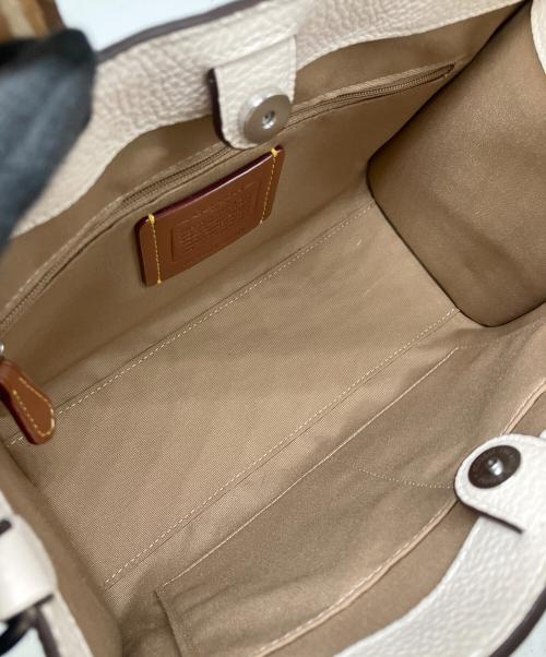 COACH（コーチ）COACH (コーチ) スミス トート バッグ 24 ベージュの古着・服飾アイテム