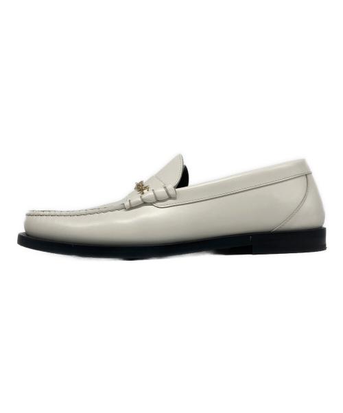 JIMMY CHOO（ジミーチュウ）JIMMY CHOO (ジミーチュウ) ビットローファー ホワイト サイズ:42の古着・服飾アイテム