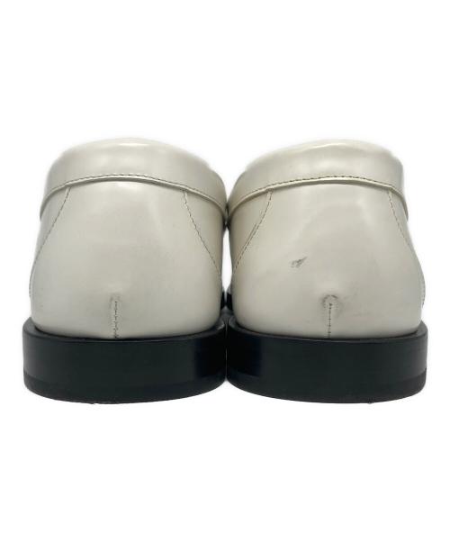 JIMMY CHOO（ジミーチュウ）JIMMY CHOO (ジミーチュウ) ビットローファー ホワイト サイズ:42の古着・服飾アイテム