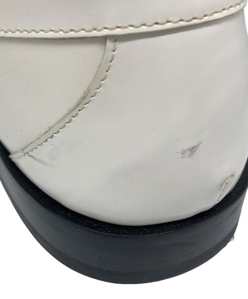 JIMMY CHOO（ジミーチュウ）JIMMY CHOO (ジミーチュウ) ビットローファー ホワイト サイズ:42の古着・服飾アイテム