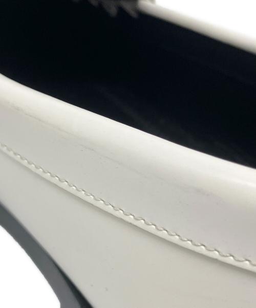 JIMMY CHOO（ジミーチュウ）JIMMY CHOO (ジミーチュウ) ビットローファー ホワイト サイズ:42の古着・服飾アイテム