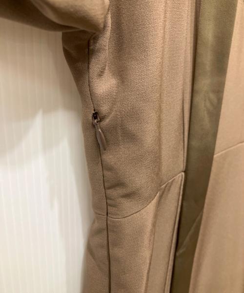acka（エーシーケーエー）Acka (エーシーケーエー) 半袖ワンピース ベージュ サイズ:2の古着・服飾アイテム