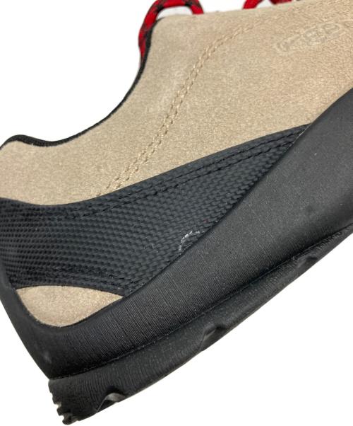 KEEN（キーン）KEEN (キーン) ローカットスニーカー ベージュ サイズ:26.5の古着・服飾アイテム