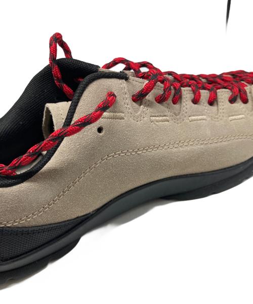 KEEN（キーン）KEEN (キーン) ローカットスニーカー ベージュ サイズ:26.5の古着・服飾アイテム