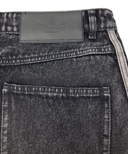 adidas（アディダス）adidas (アディダス) プレミアム エッセンシャルズ デニム ストレートレッグパンツ ブラック サイズ: 27/30の古着・服飾アイテム