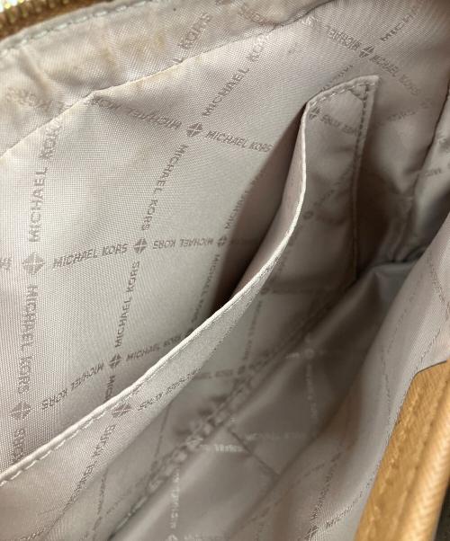 MICHAEL KORS（マイケルコース）MICHAEL KORS (マイケルコース) ショルダーバッグ ベージュの古着・服飾アイテム