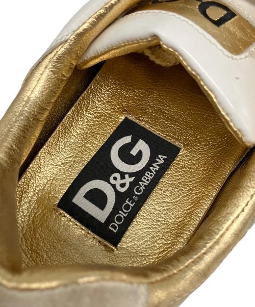 DOLCE & GABBANA（ドルチェ＆ガッバーナ）DOLCE & GABBANA (ドルチェ＆ガッバーナ) ローカットスニーカー ゴールド×ホワイト サイズ:43の古着・服飾アイテム