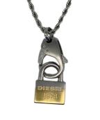 DIESELディーゼル）の古着「南京錠型チャーム」｜シルバー×ゴールド