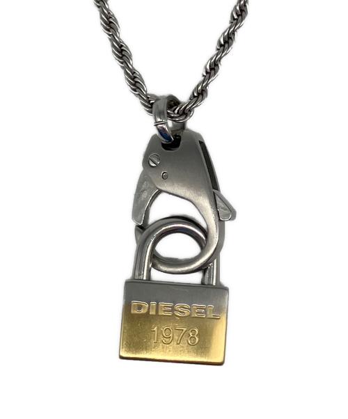 DIESEL（ディーゼル）DIESEL (ディーゼル) 南京錠型チャーム シルバー×ゴールドの古着・服飾アイテム