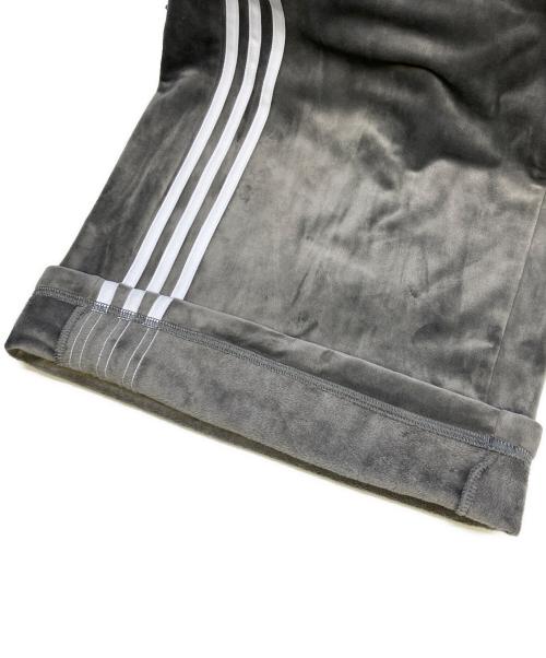 adidas（アディダス）adidas (アディダス) ベルベット ルーズ トラックパンツ グレー サイズ:Sの古着・服飾アイテム
