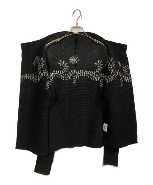 me ISSEY MIYAKE（ミーイッセイ ミヤケ）me ISSEY MIYAKE (ミーイッセイ ミヤケ) カーディガン ブラック サイズ:-の古着・服飾アイテム