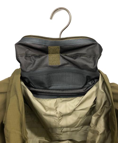 ARC'TERYX（アークテリクス）ARC'TERYX (アークテリクス) Alpha Jacket Gen 2.2 カーキ サイズ:Lの古着・服飾アイテム