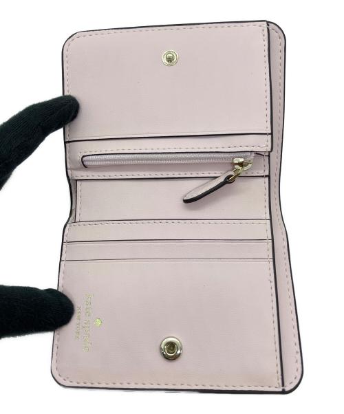 Kate Spade（ケイトスペード）Kate Spade (ケイトスペード) コンパクトウォレット / 2つ折り財布 ピンクの古着・服飾アイテム