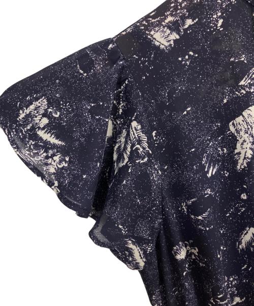 FRAY ID（フレイ アイディー）FRAY ID (フレイ アイディー) プリーツプリントワンピース ネイビーの古着・服飾アイテム
