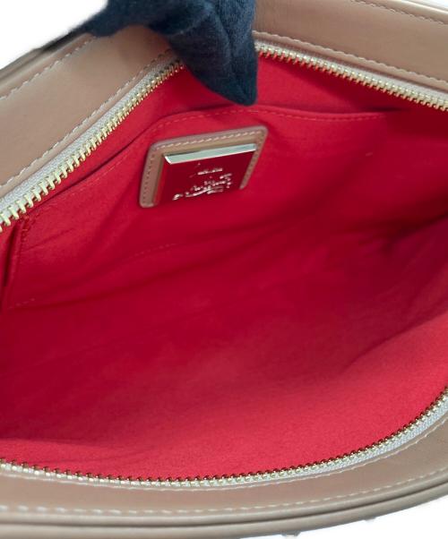 Christian Louboutin（クリスチャン・ルブタン）Christian Louboutin (クリスチャン・ルブタン) ショルダーバッグ ベージュの古着・服飾アイテム