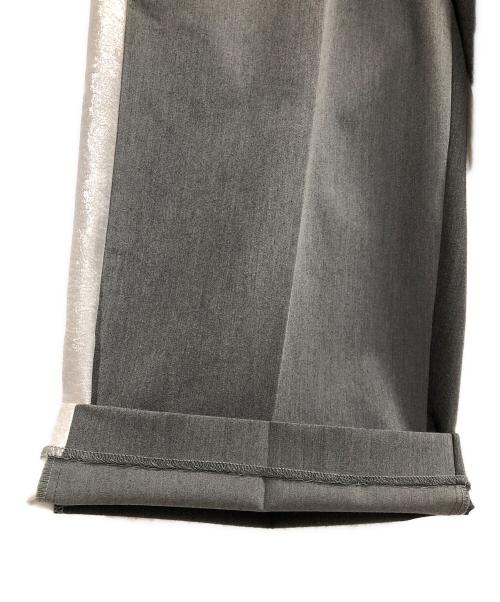 eimee law（エイミーロウ）eimee law (エイミーロウ) サイドライン微配スラックスパンツ グレー×シルバー サイズ:38の古着・服飾アイテム