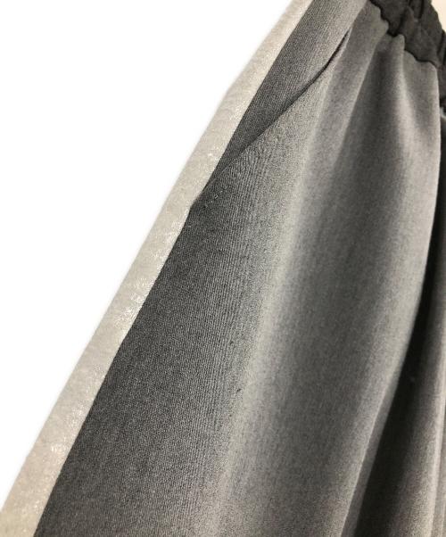 eimee law（エイミーロウ）eimee law (エイミーロウ) サイドライン微配スラックスパンツ グレー×シルバー サイズ:38の古着・服飾アイテム