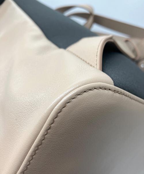 FURLA（フルラ）FURLA (フルラ) Flow/リュック ベージュ×ブラックの古着・服飾アイテム