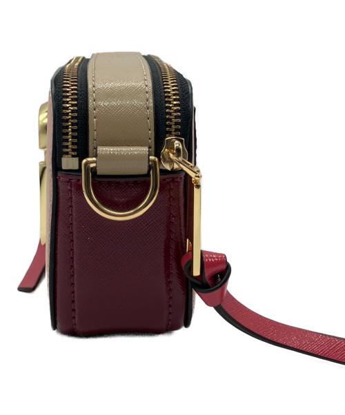 MARC JACOBS（マークジェイコブス）MARC JACOBS (マークジェイコブス) SNAPSHOT ショルダーバッグ ピンク×ベージュの古着・服飾アイテム