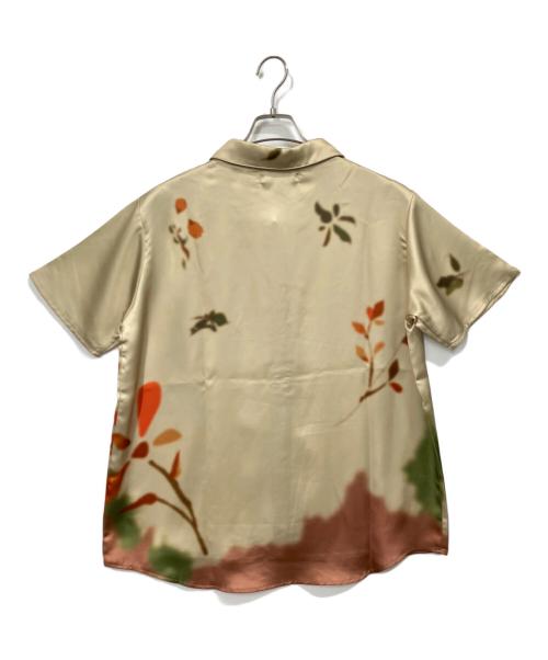 VIAVANDA（ヴィアヴァンダ）VIAVANDA (ヴィアヴァンダ) サテン半袖シャツ ベージュ サイズ:FREEの古着・服飾アイテム