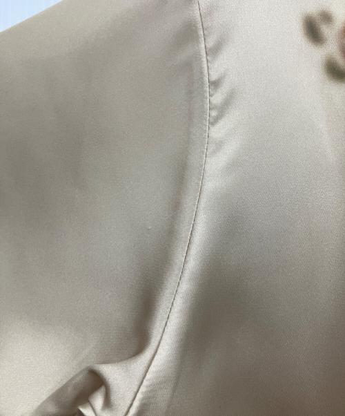VIAVANDA（ヴィアヴァンダ）VIAVANDA (ヴィアヴァンダ) サテン半袖シャツ ベージュ サイズ:FREEの古着・服飾アイテム