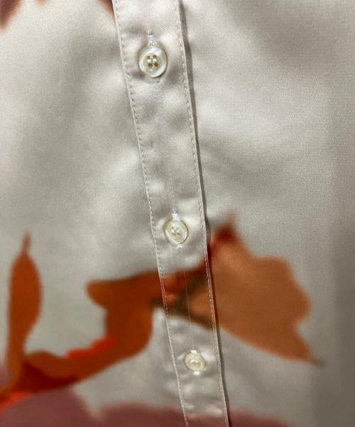 VIAVANDA（ヴィアヴァンダ）VIAVANDA (ヴィアヴァンダ) サテン半袖シャツ ベージュ サイズ:FREEの古着・服飾アイテム