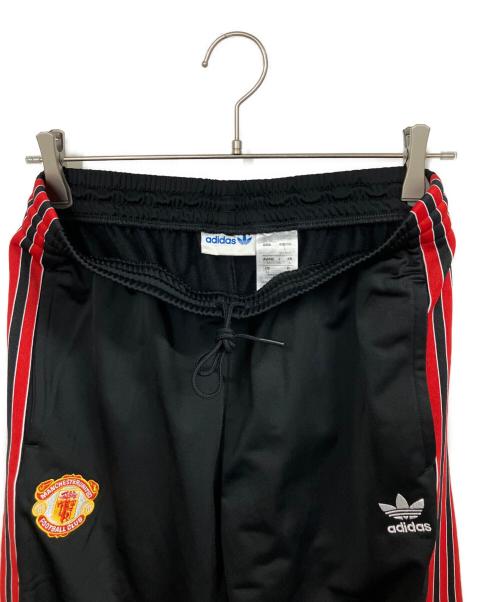 adidas（アディダス）adidas (アディダス) マンチェスター・ユナイテッド '91 トラックパンツ ブラック×レッド サイズ:XLの古着・服飾アイテム