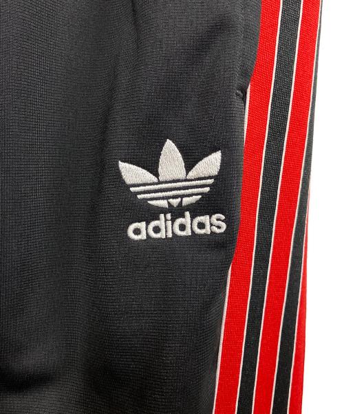 adidas（アディダス）adidas (アディダス) マンチェスター・ユナイテッド '91 トラックパンツ ブラック×レッド サイズ:XLの古着・服飾アイテム
