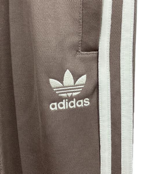 adidas（アディダス）adidas (アディダス) アディカラー バギーフィット ファイヤーバードトラックパンツ ブラウン サイズ:2XLの古着・服飾アイテム