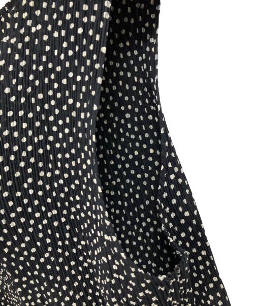 ISSEY MIYAKE（イッセイミヤケ）ISSEY MIYAKE (イッセイミヤケ) ノースリーブブラウス ブラック サイズ:Mの古着・服飾アイテム