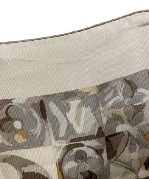 LOUIS VUITTON（ルイ ヴィトン）LOUIS VUITTON (ルイ ヴィトン) carre Au fil du temps （時の流れに）/ シルクスカーフ アイボリーの古着・服飾アイテム