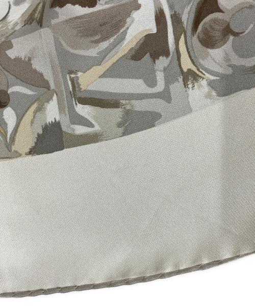 LOUIS VUITTON（ルイ ヴィトン）LOUIS VUITTON (ルイ ヴィトン) carre Au fil du temps （時の流れに）/ シルクスカーフ アイボリーの古着・服飾アイテム
