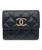 CHANELシャネル）の古着「キャビアスキン ラインストーンスモールウォレット / 3つ折り財布」｜ブラック
