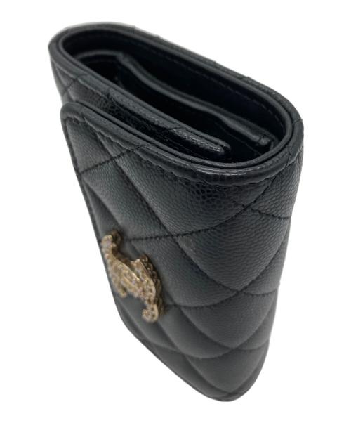 CHANEL（シャネル）CHANEL (シャネル) キャビアスキン ラインストーンスモールウォレット / 3つ折り財布 ブラックの古着・服飾アイテム