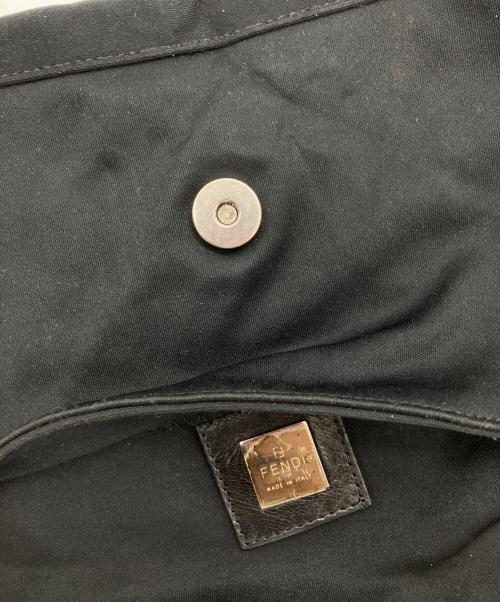 FENDI（フェンディ）FENDI (フェンディ) マンマバケット セミショルダーバッグ ブラックの古着・服飾アイテム