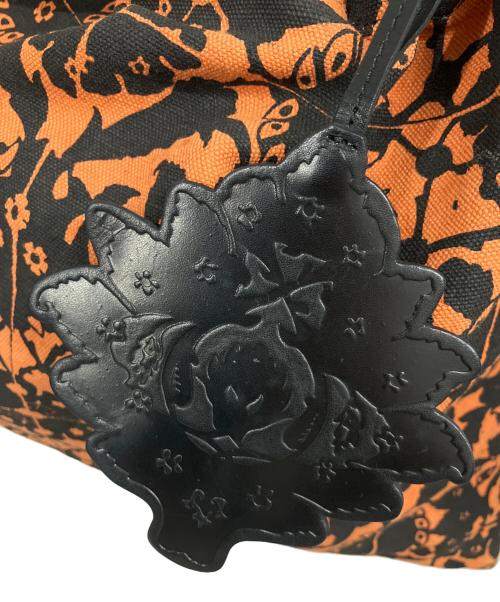 Vivienne Westwood（ヴィヴィアンウエストウッド）Vivienne Westwood (ヴィヴィアンウエストウッド) キャンバストートバッグ オレンジ×ブラックの古着・服飾アイテム