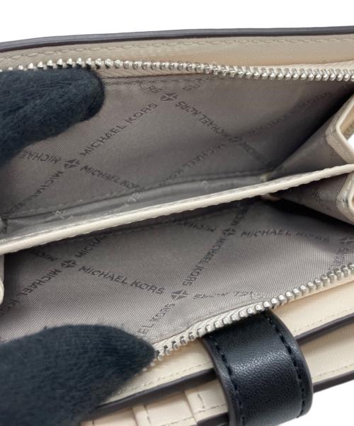 MICHAEL KORS（マイケルコース）MICHAEL KORS (マイケルコース) グリニッジ 2つ折り財布 グレーの古着・服飾アイテム