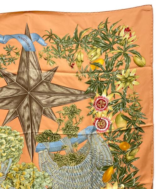 HERMES（エルメス）HERMES (エルメス) カレ90 PASSIFLORES / シルクスカーフ ピンクの古着・服飾アイテム