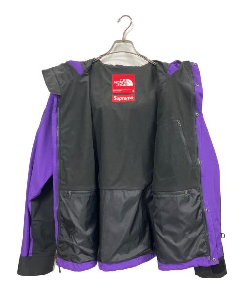 THE NORTH FACE（ザ ノース フェイス）THE NORTH FACE (ザ ノース フェイス) Supreme (シュプリーム) アーチ ロゴ マウンテン パーカー パープル サイズ:Mの古着・服飾アイテム