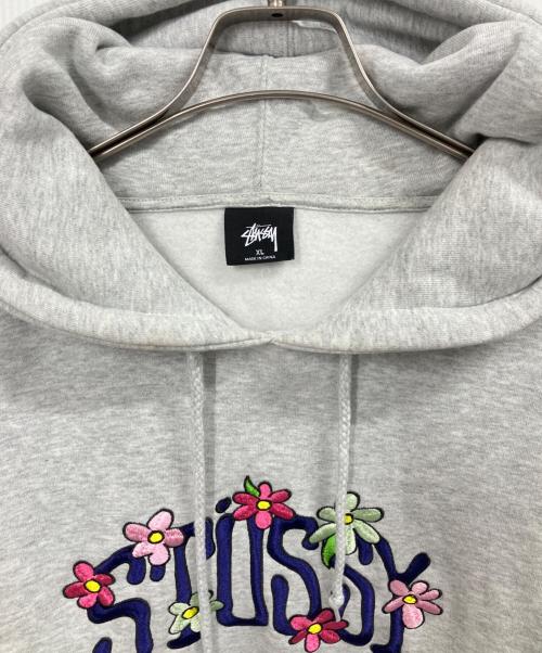 stussy（ステューシー）stussy (ステューシー) Collegiate Floral Applique Hoodie / プルオーバーパーカー グレー サイズ:XLの古着・服飾アイテム
