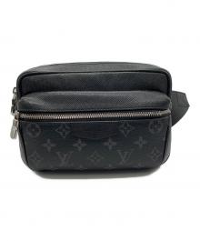 LOUIS VUITTON（ルイ ヴィトン）の古着「ウイェストバッグ」｜ブラック