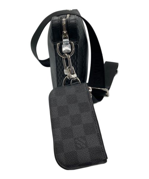 LOUIS VUITTON（ルイ ヴィトン）LOUIS VUITTON (ルイ ヴィトン) ダミエ・グラフィット　トリオ・メッセンジャーの古着・服飾アイテム