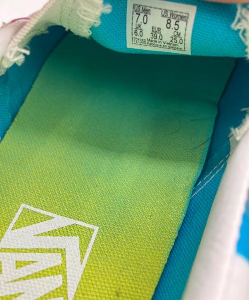 VANS（ヴァンズ）VANS (ヴァンズ)  CLASSIC SLIP-ON RAINBOW CHECKERBOARD ホワイト サイズ:25 未使用品の古着・服飾アイテム