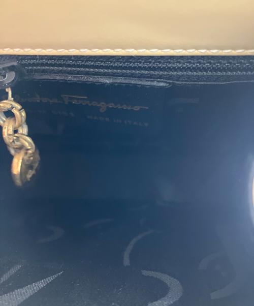 Ferragamo（フェラガモ）Ferragamo (フェラガモ)  ガンチーニ金具　2WAYバッグ ベージュの古着・服飾アイテム