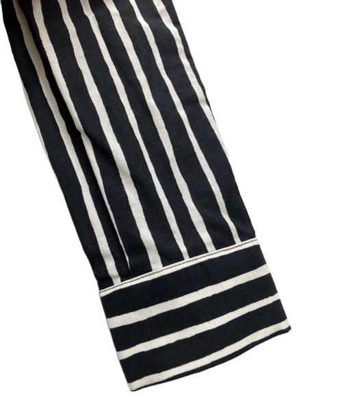 marimekko（マリメッコ）marimekko (マリメッコ) ヨカポイカ　長袖シャツ ブラック×ホワイト サイズ:34の古着・服飾アイテム