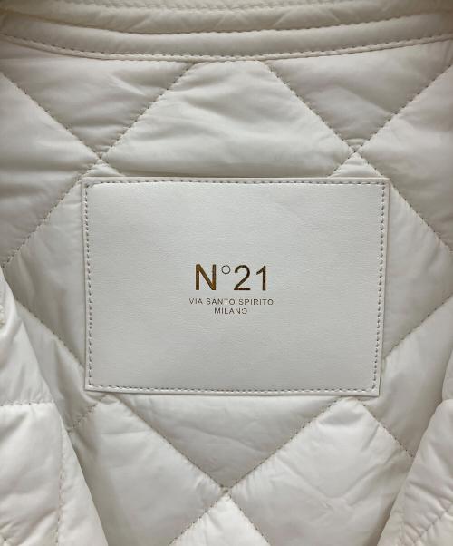 N°21（ヌメロヴェントゥーノ）N°21 (ヌメロヴェントゥーノ) キルティングリバーシブルジャケット ホワイト サイズ:38の古着・服飾アイテム