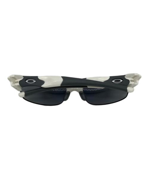 OAKLEY（オークリー）OAKLEY (オークリー) サングラス グレー×ホワイトの古着・服飾アイテム