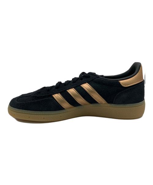 adidas（アディダス）adidas (アディダス) ローカットスニーカー ブラック×ゴールド サイズ:23.5の古着・服飾アイテム