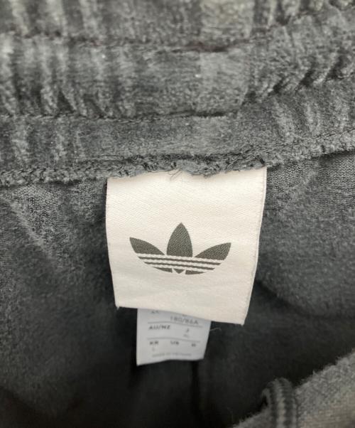 adidas（アディダス）adidas (アディダス) ベロアトラックパンツ ブラック サイズ:XLの古着・服飾アイテム